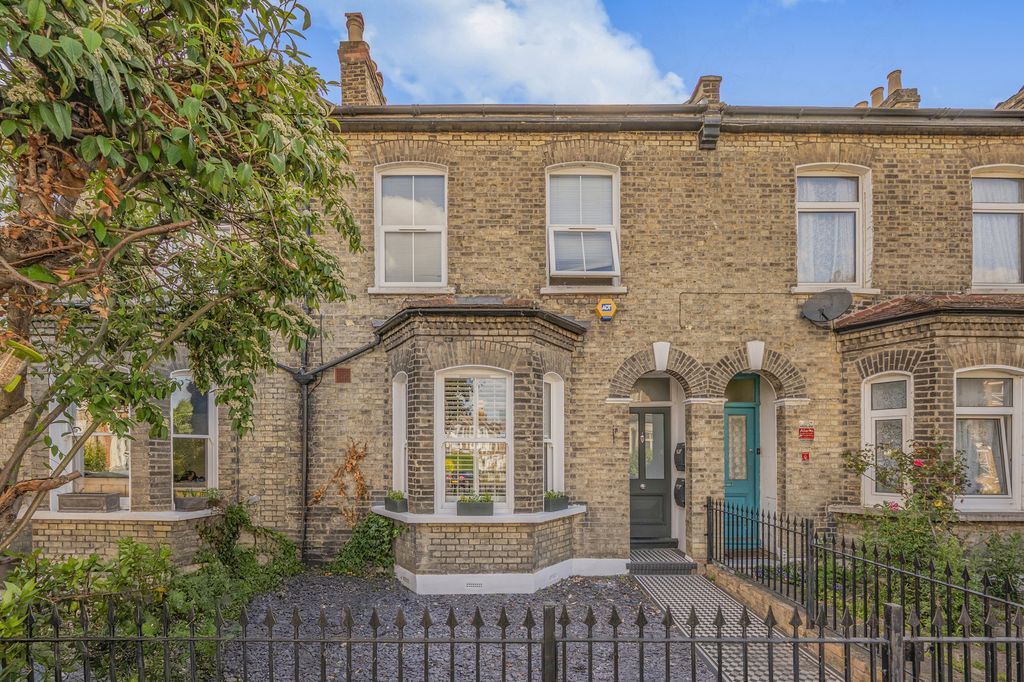 Property photo 1 of 12