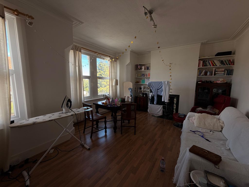 Property photo 2 of 8