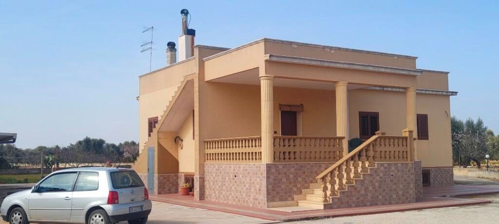 Property photo 2 of 18