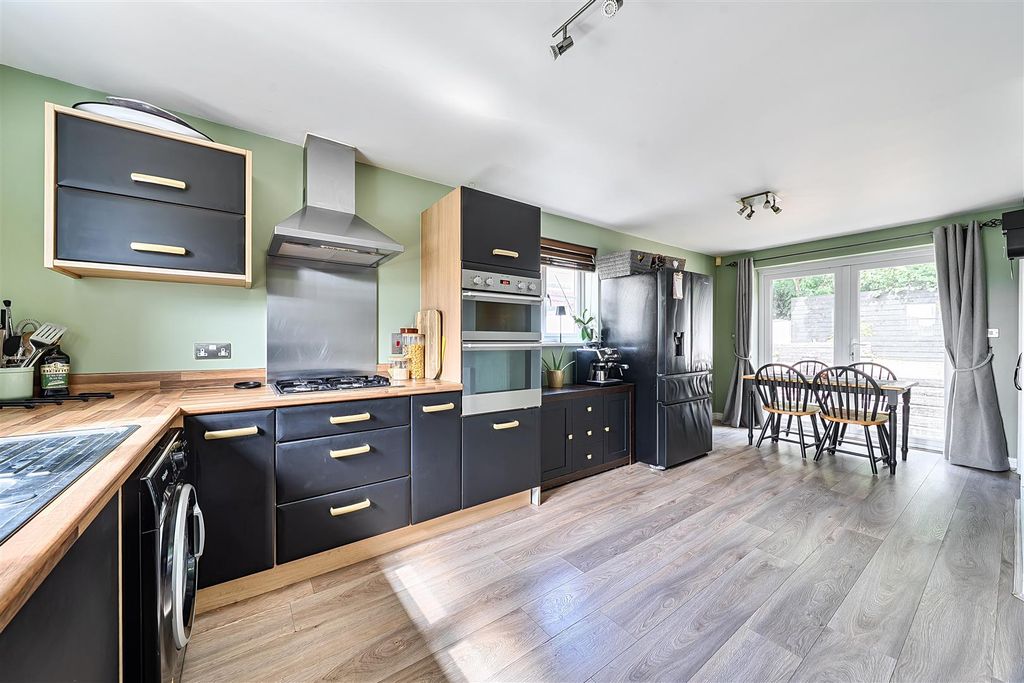 Property photo 2 of 19 Fantastic Kitchen