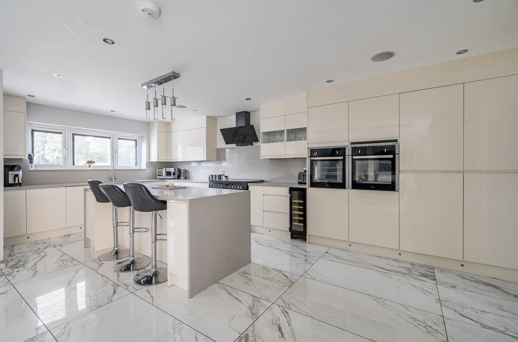 Property photo 2 of 24 1343170-16-68A896...