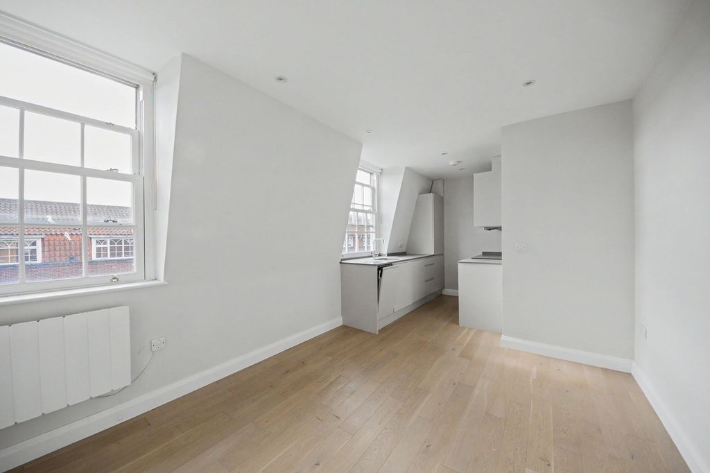 Property photo 3 of 9 Flat 4, York House, 4, Wigmores South, Welwyn Garden City, Al8 6Pl