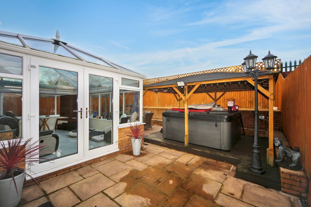 Property photo 2 of 21