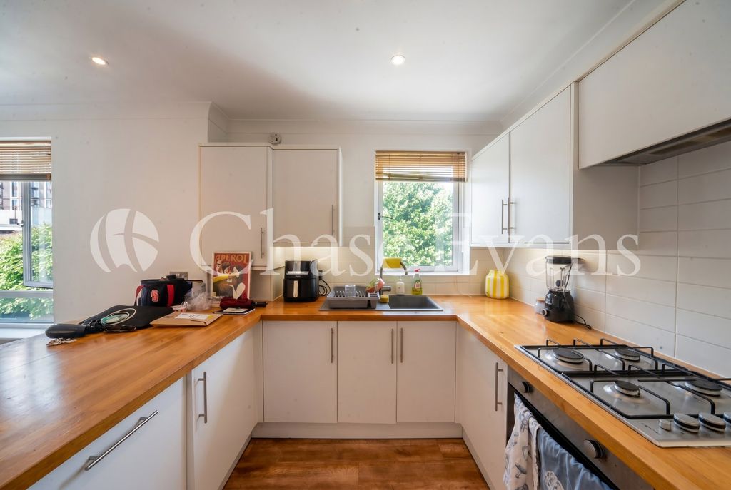 Property photo 2 of 14 Kitchen