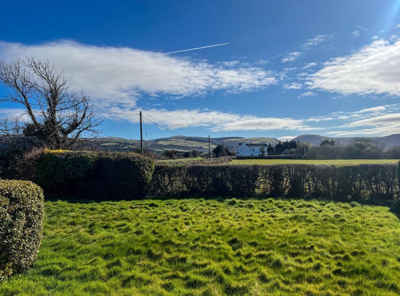 Property photo 2 of 16 Craig Veg