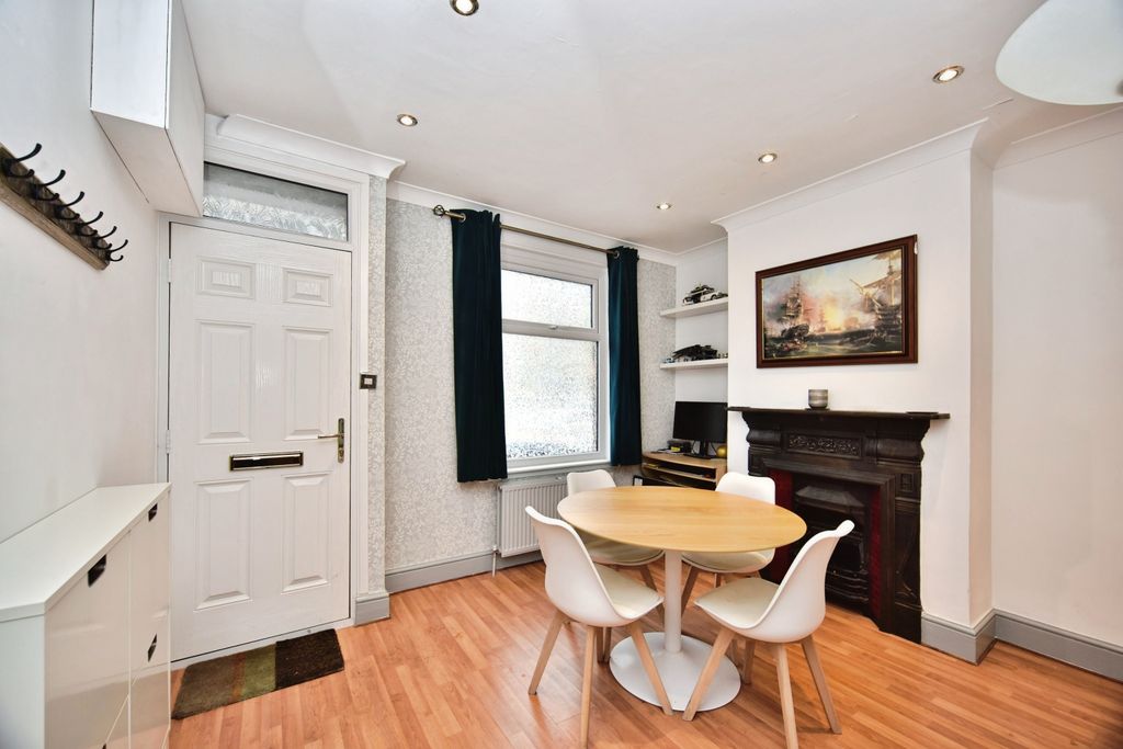 Property photo 3 of 18 Dining Area