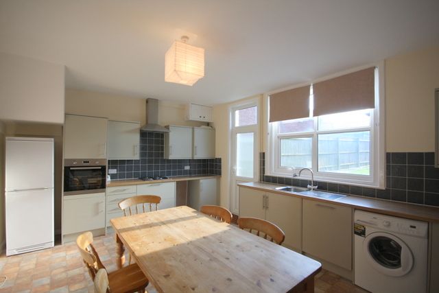 Property photo 1 of 10 Kitchen