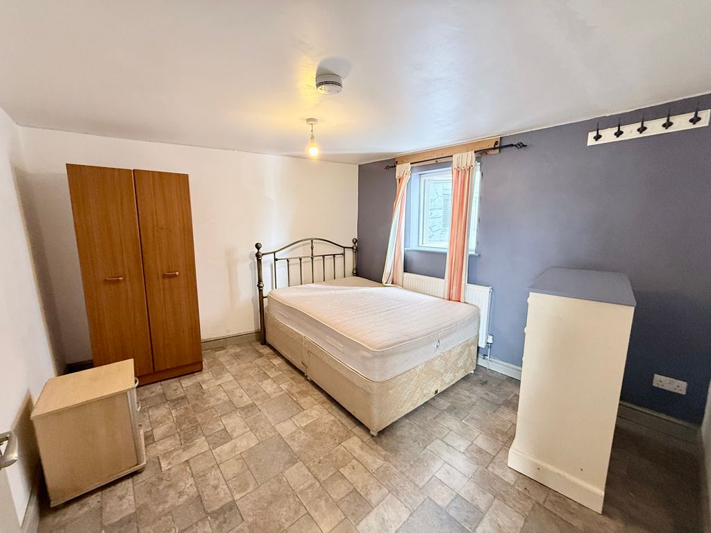 Property photo 3 of 3