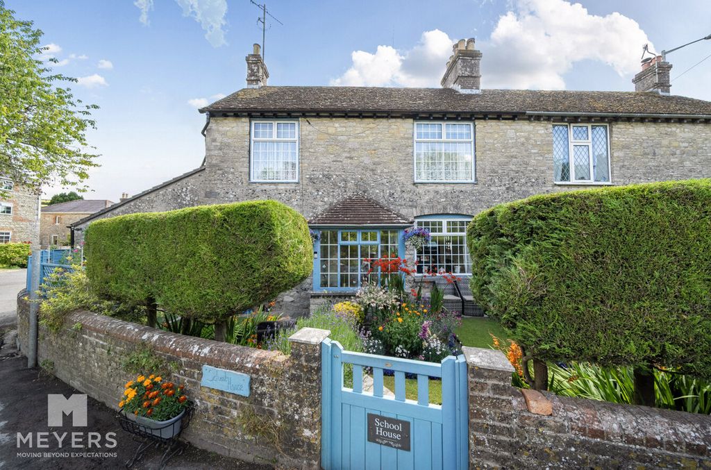 Property photo 1 of 11