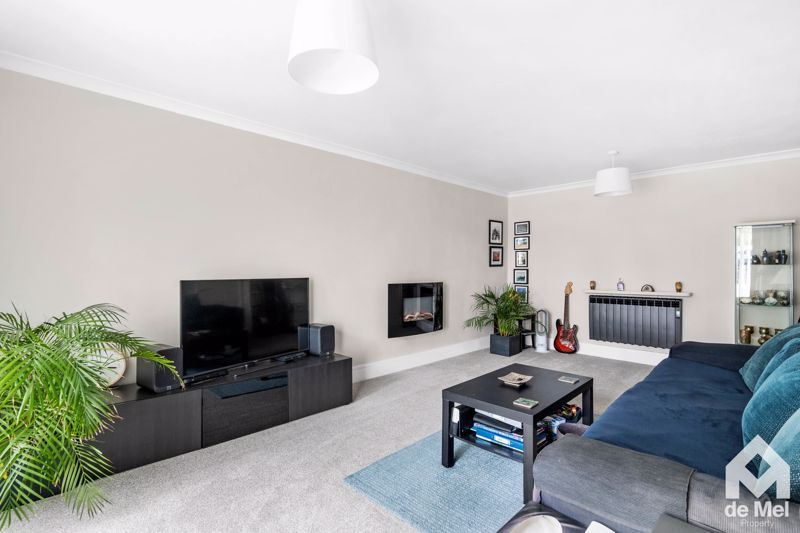 Property photo 3 of 7 Photo 6