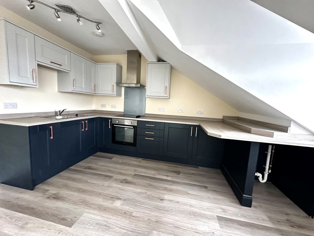 Property photo 3 of 6 Kitchen