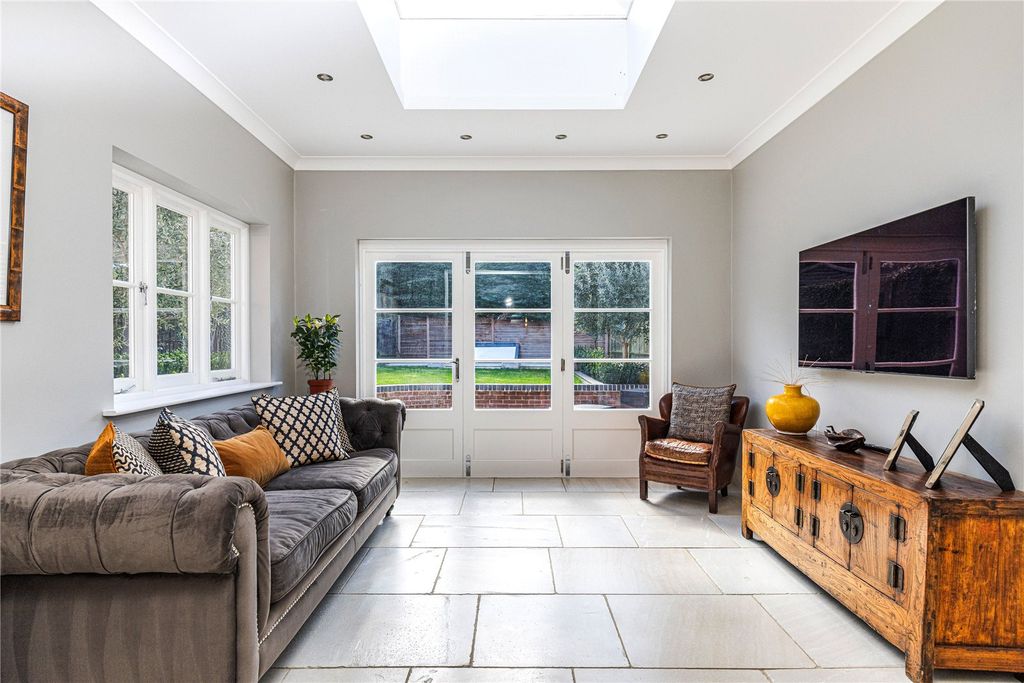 Property photo 2 of 20 Family Area