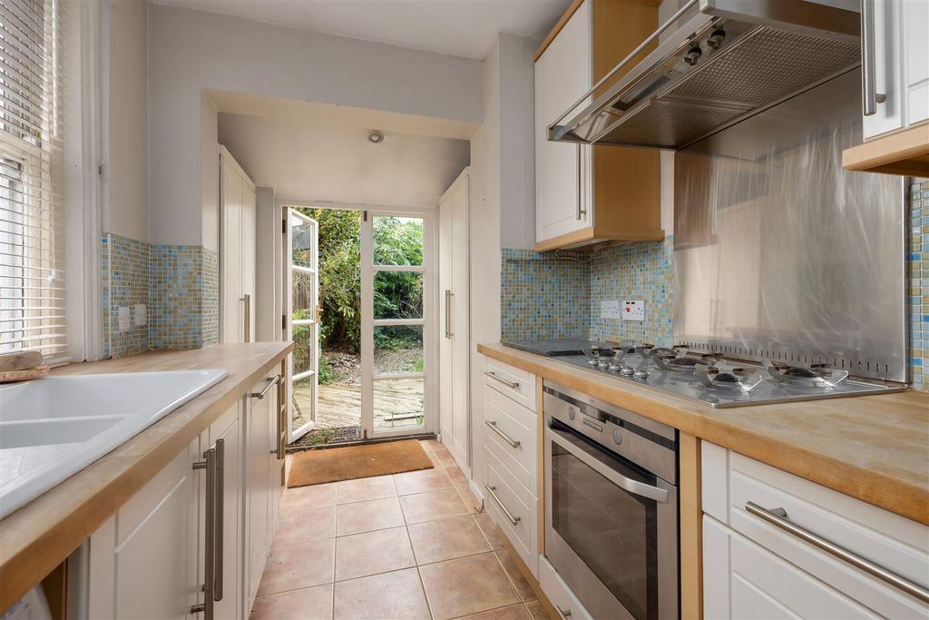 Property photo 3 of 12 Sydenham Street, Whitstable