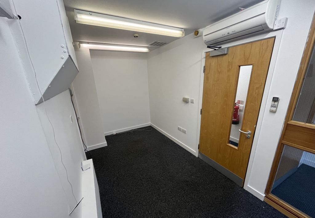 Property photo 2 of 19 Reception Office