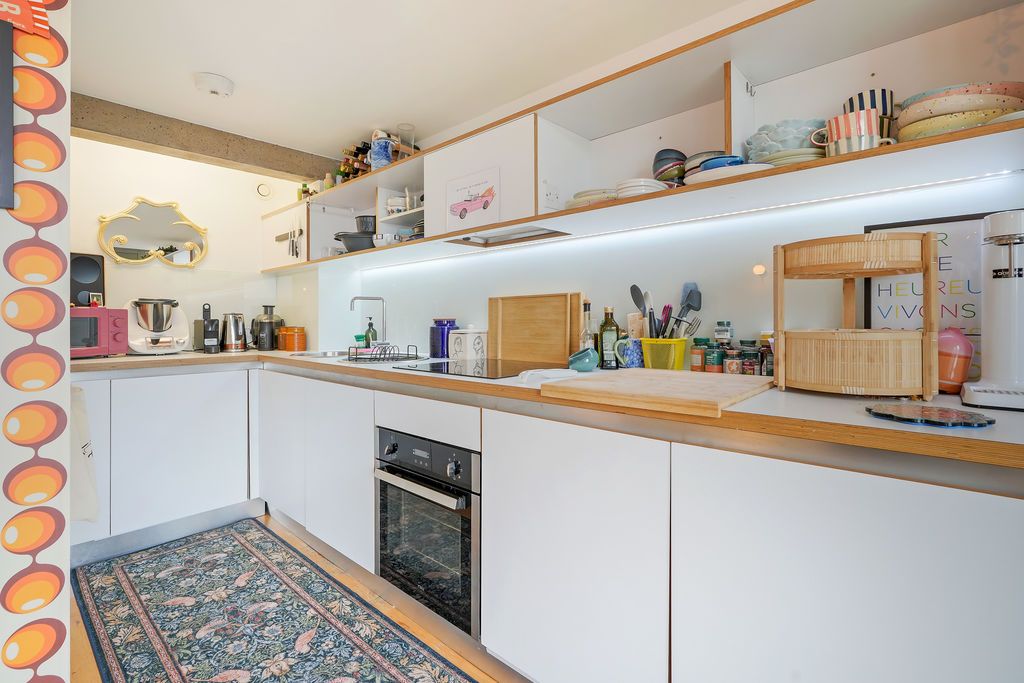 Property photo 2 of 25 Kitchen