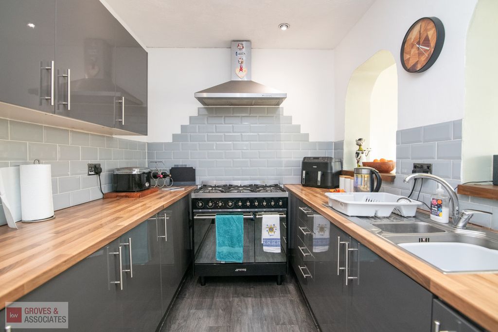 Property photo 3 of 18