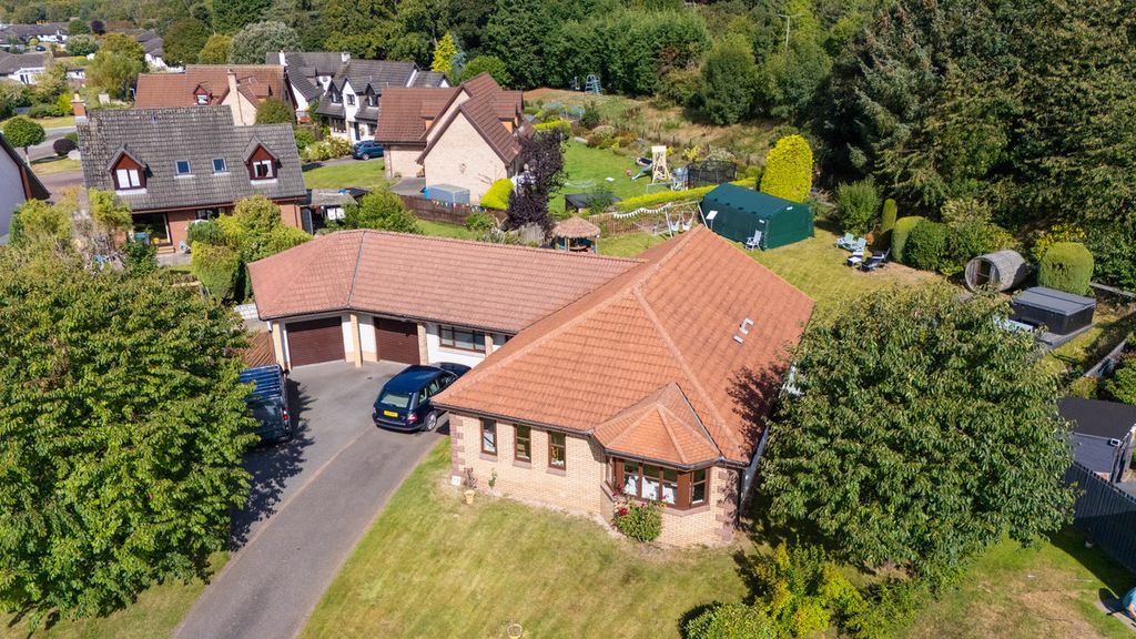 Property photo 1 of 33