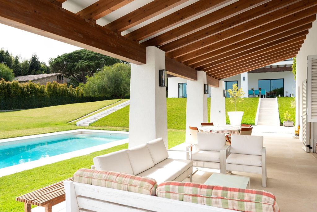 Property photo 1 of 78