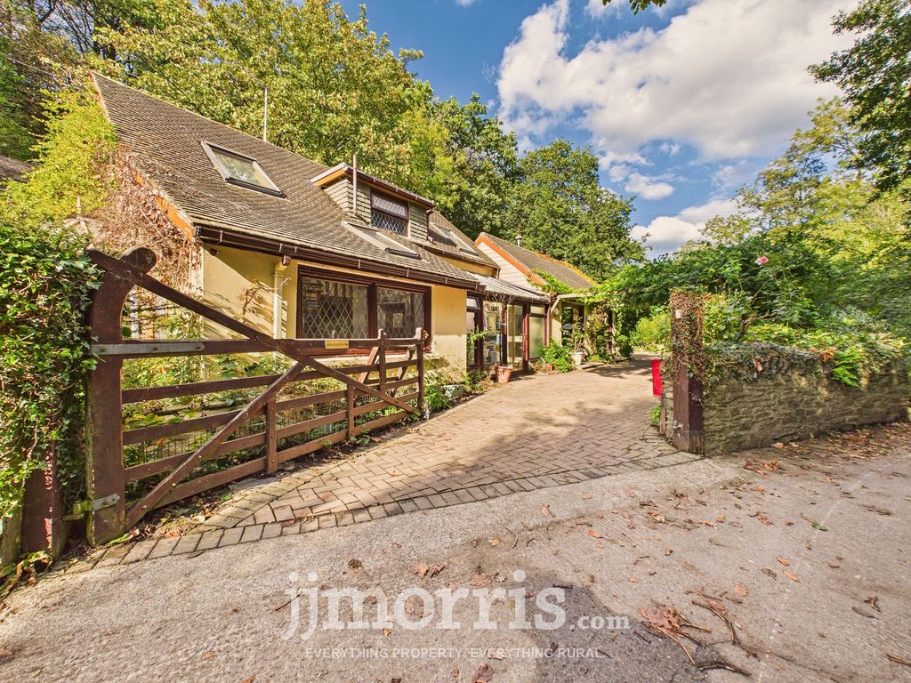 Property photo 1 of 40