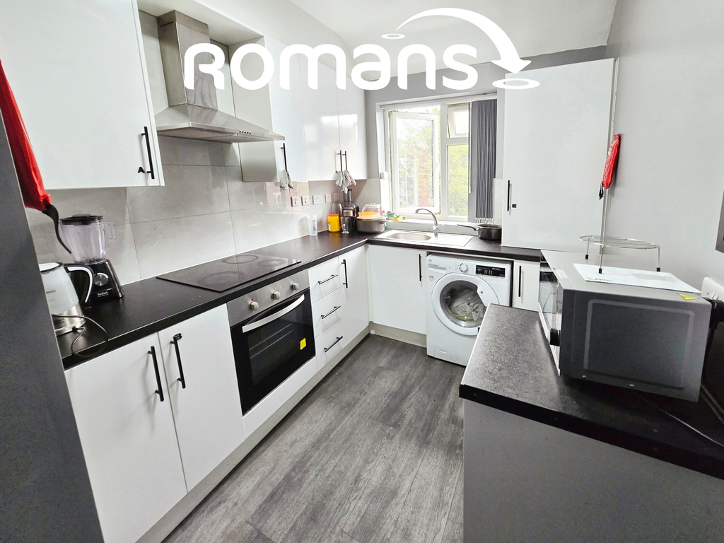Property photo 2 of 6 Communalkitchen