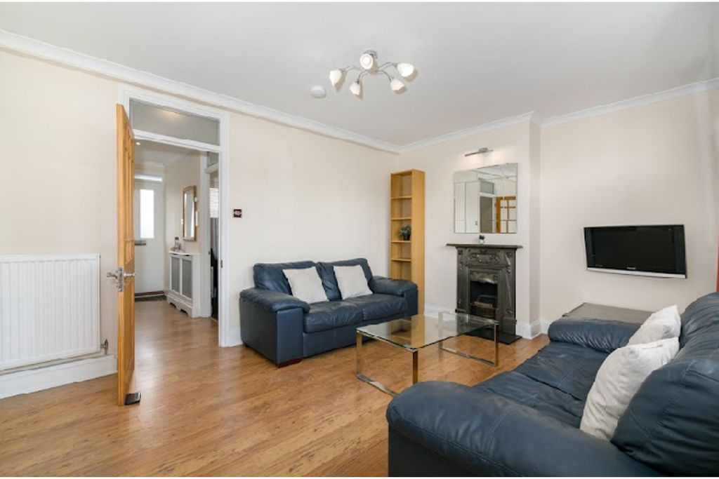 Property photo 1 of 16 Living Room