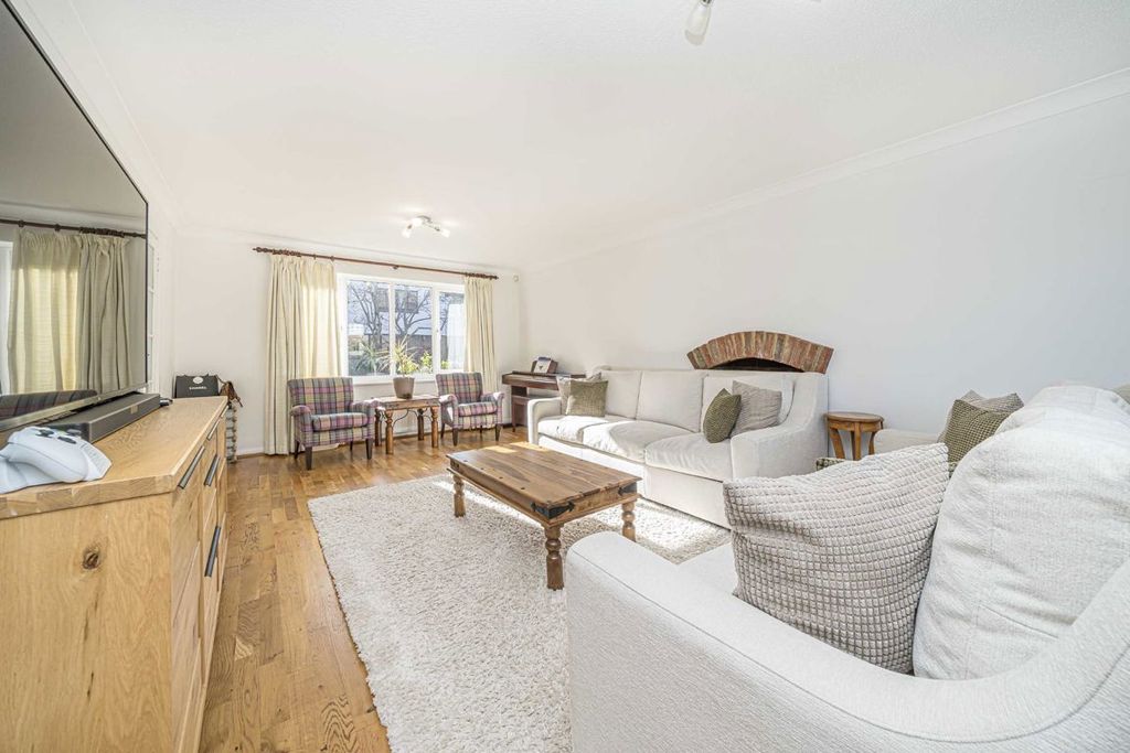 Property photo 2 of 11