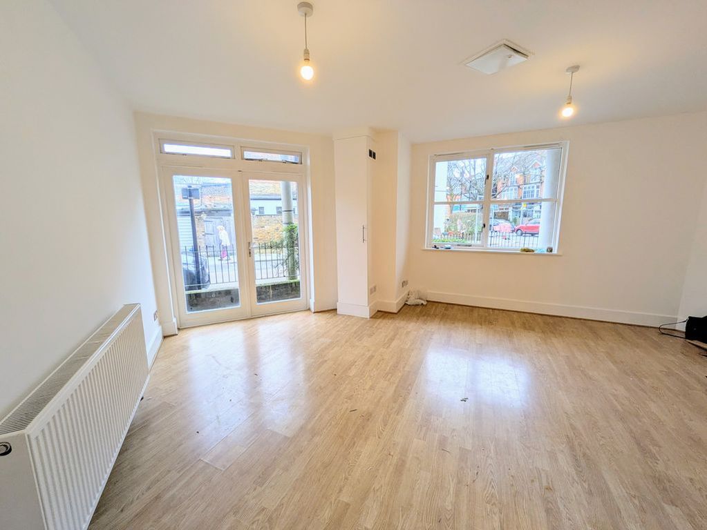 Property photo 2 of 7 Photo 3