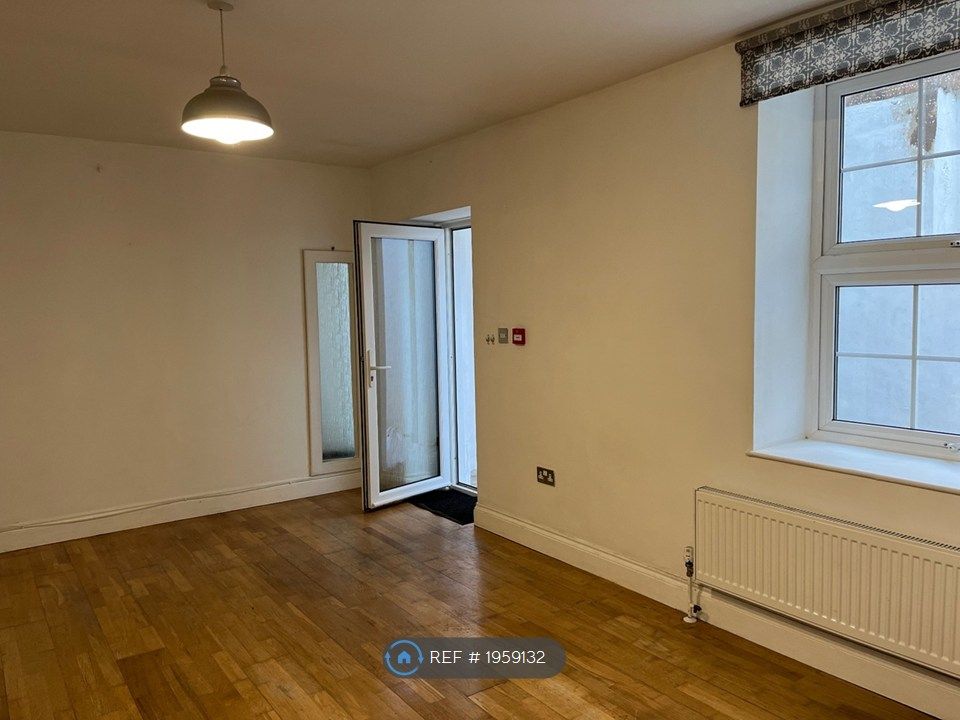 Property photo 1 of 10 Living Area