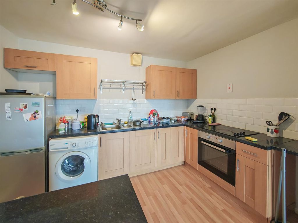 Property photo 2 of 12 Kitchen