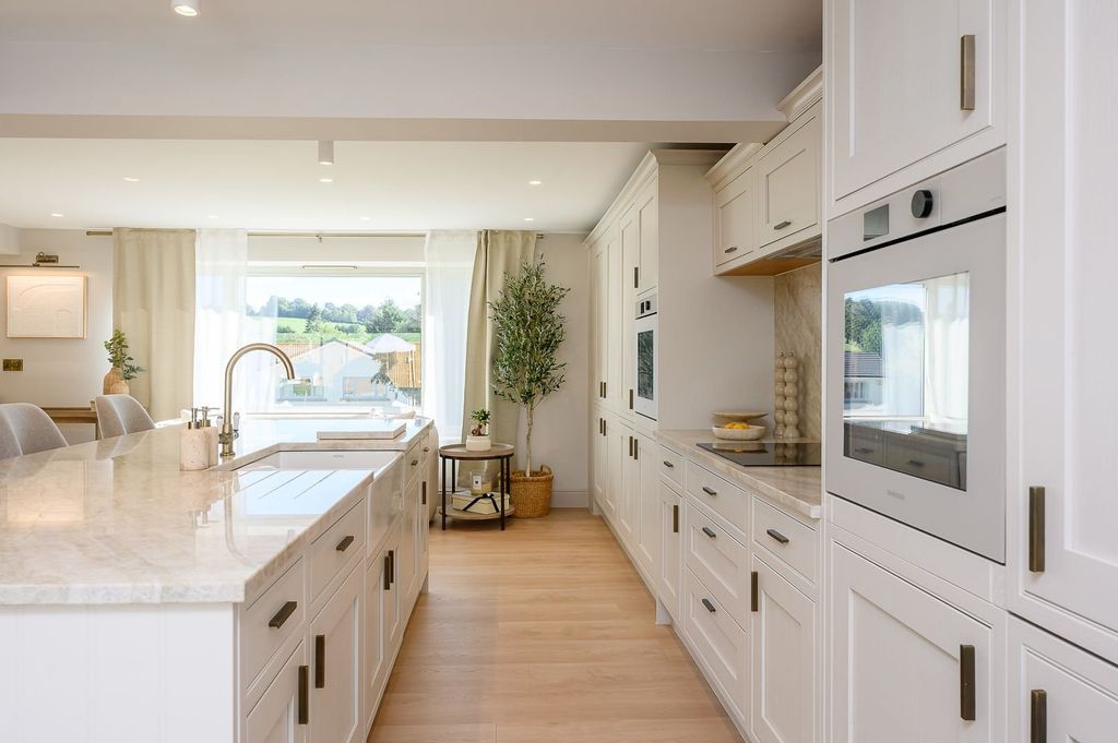 Property photo 3 of 24 Picture No. 02