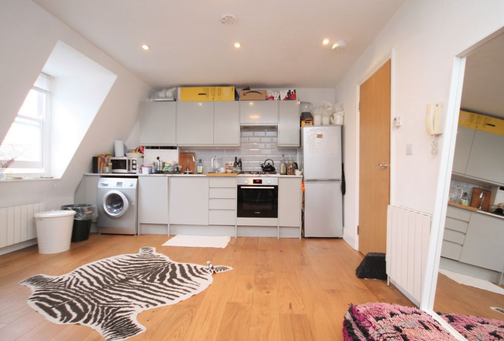 Property photo 1 of 6 Kitchen