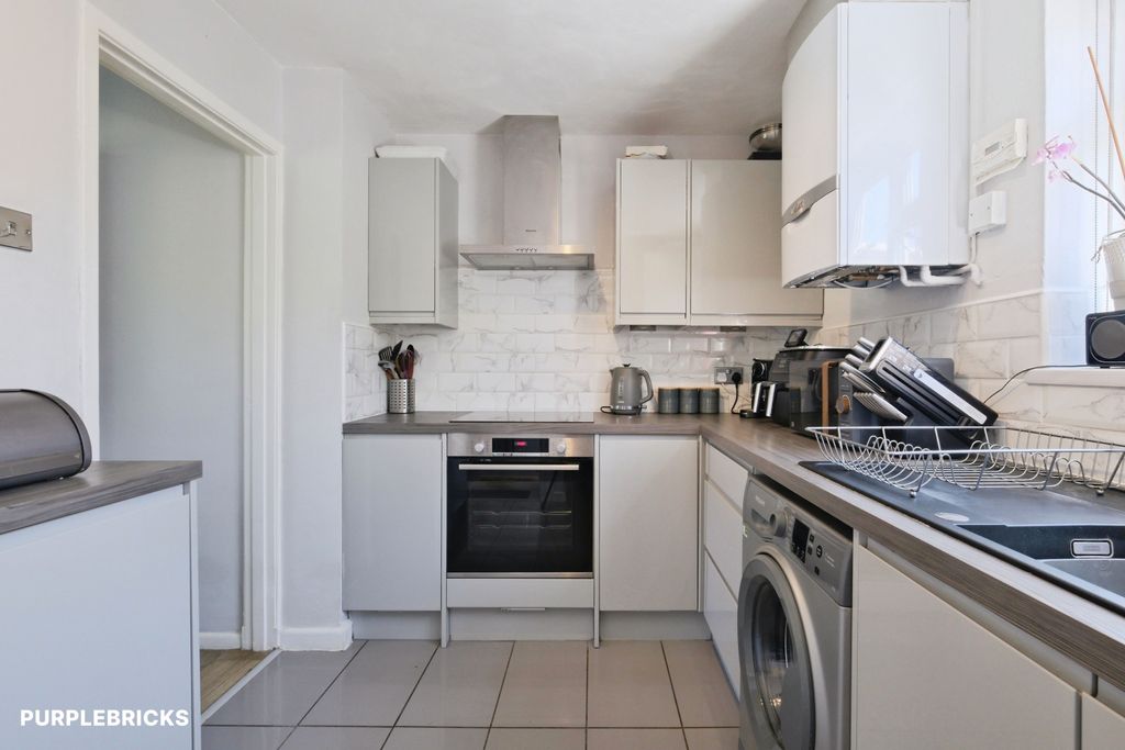 Property photo 2 of 25