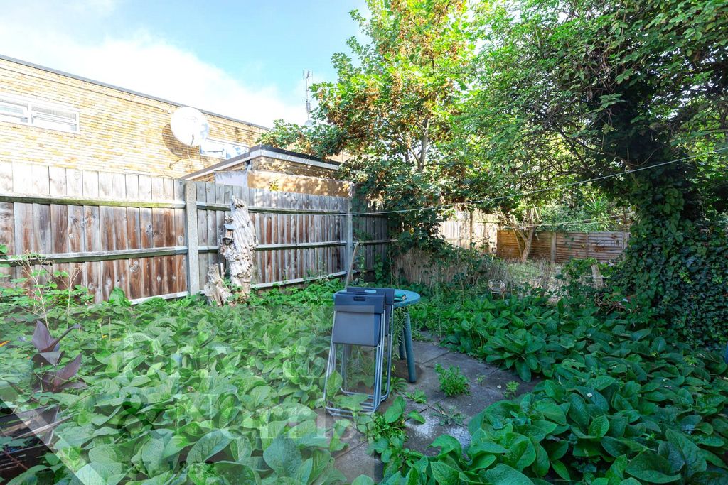 Property photo 2 of 7 Picture No. 17