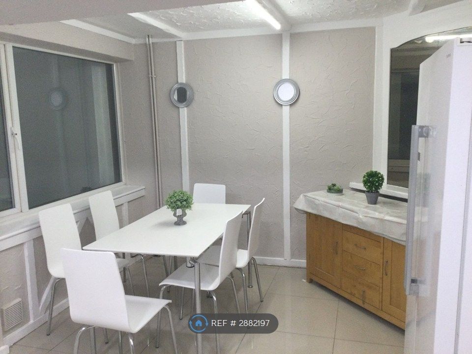Property photo 2 of 18 Grand Eating Area