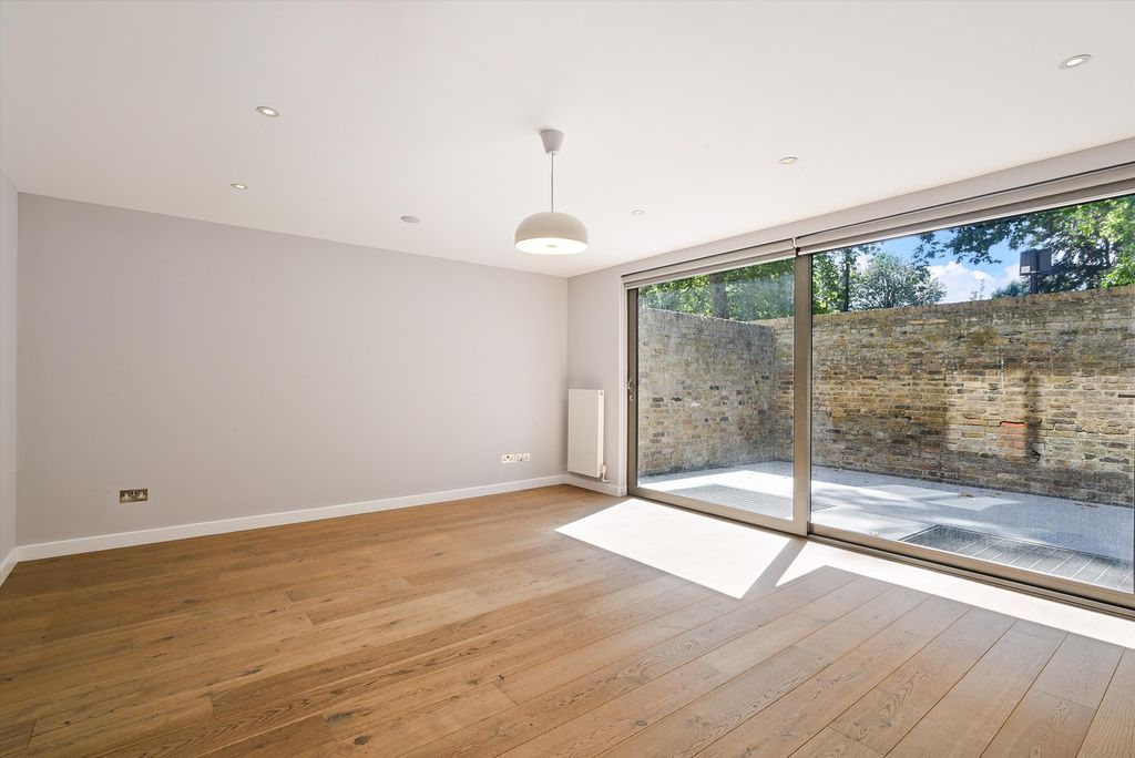 Property photo 2 of 18 Image