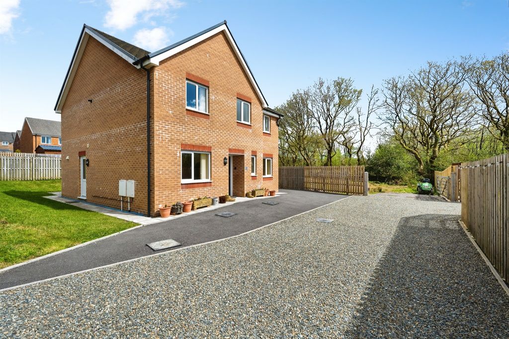 Property photo 2 of 33