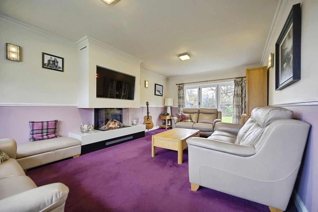 Property photo 2 of 34