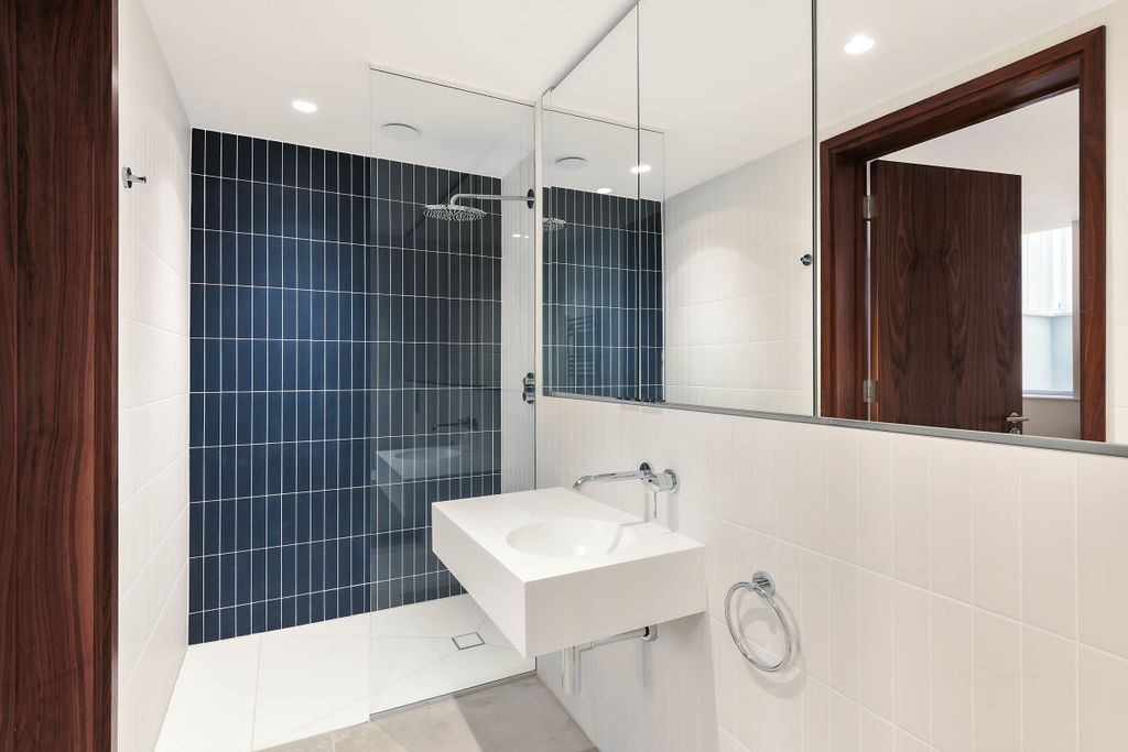 Property photo 3 of 8 Dilke Street