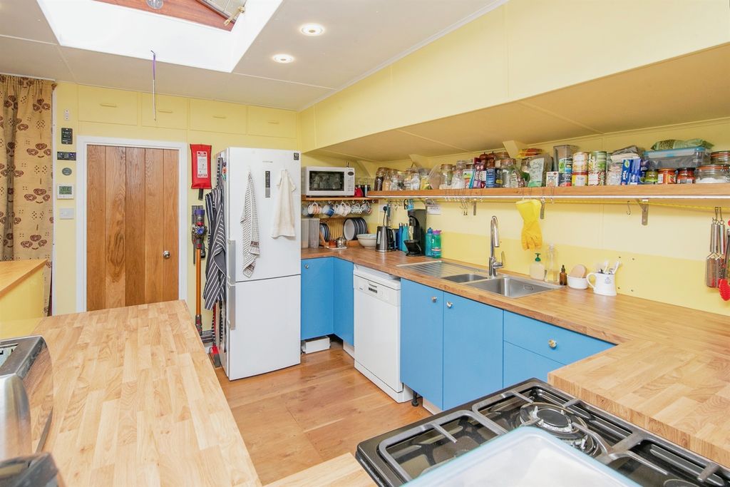 Property photo 2 of 22