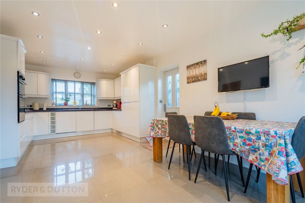 Property photo 3 of 28 Dining Kitchen