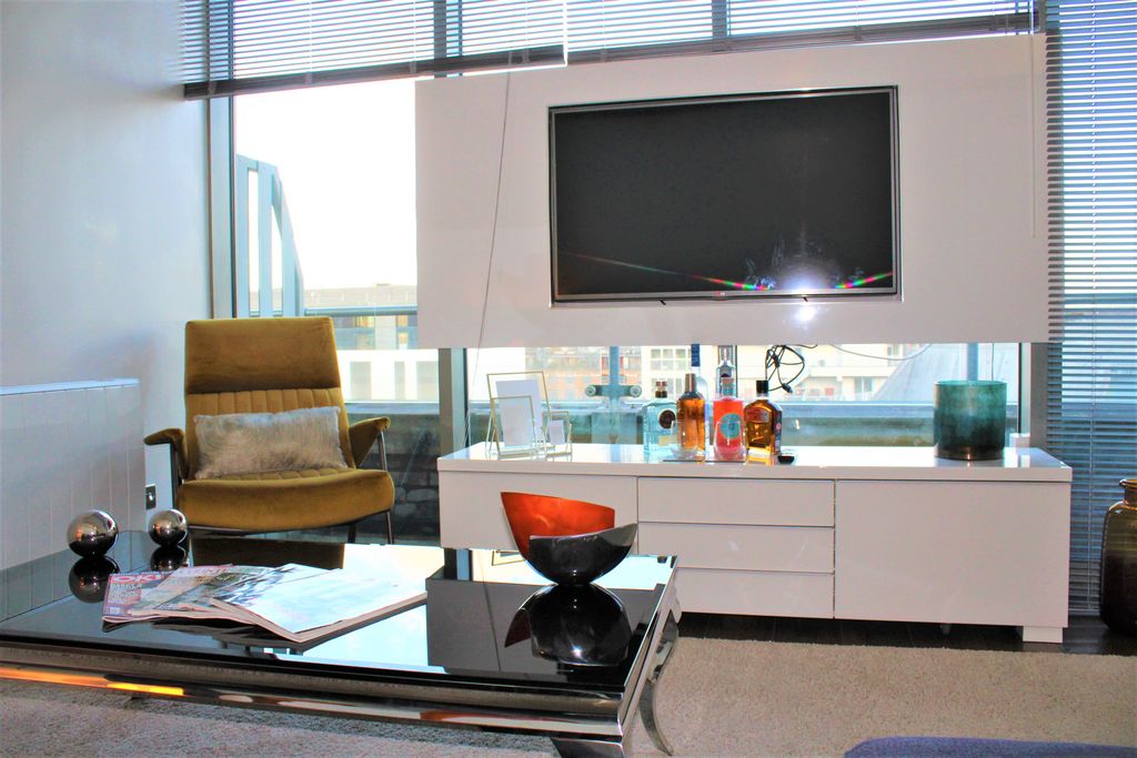 Property photo 3 of 17 Photo 12