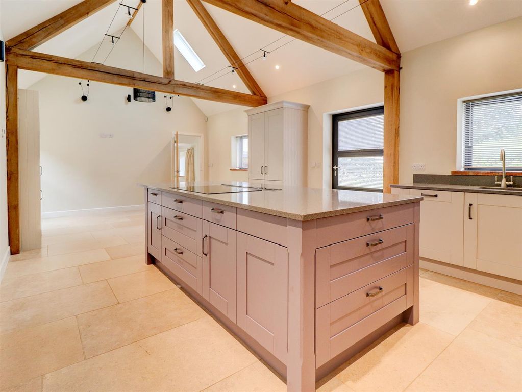 Property photo 3 of 35 Breakfast Kitchen