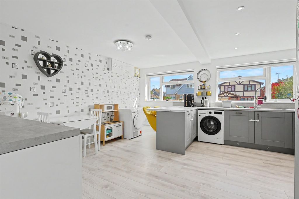 Property photo 3 of 20