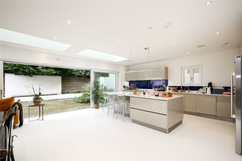 Property photo 3 of 13 Kitchen