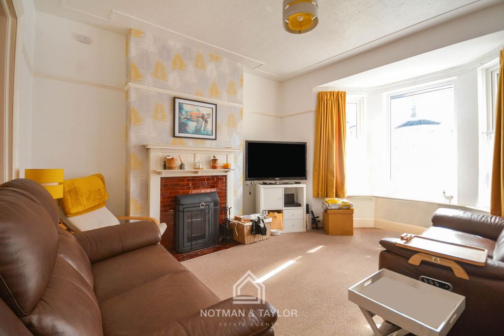 Property photo 3 of 18