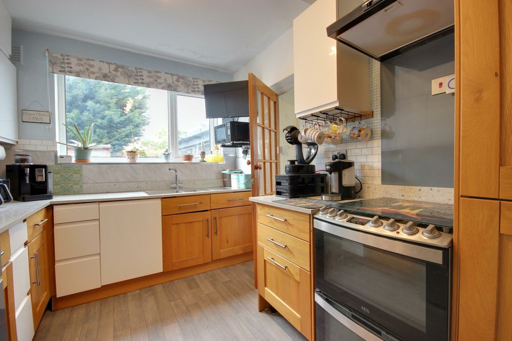 Property photo 3 of 17 1 Kit A