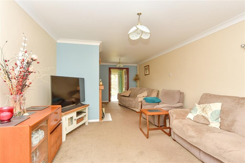 Property photo 3 of 10 Lounge