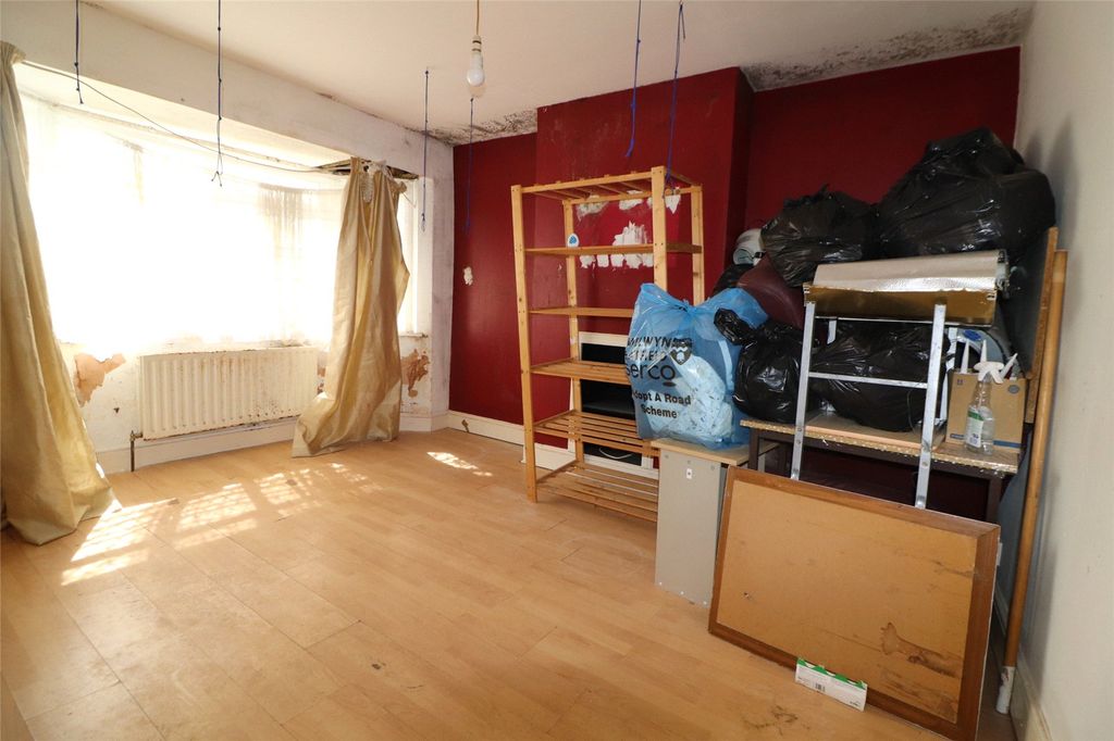 Property photo 2 of 9 Picture No. 12