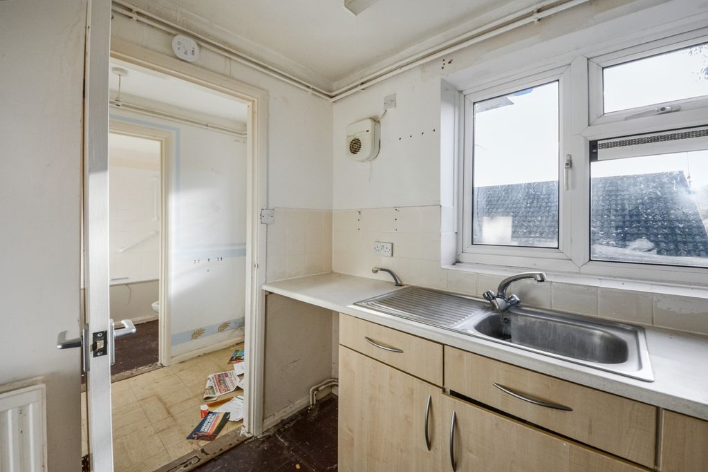 Property photo 3 of 14 13 Oswald Close, Ramsey, Huntingdon, Cambridgeshire Pe26 1Ew