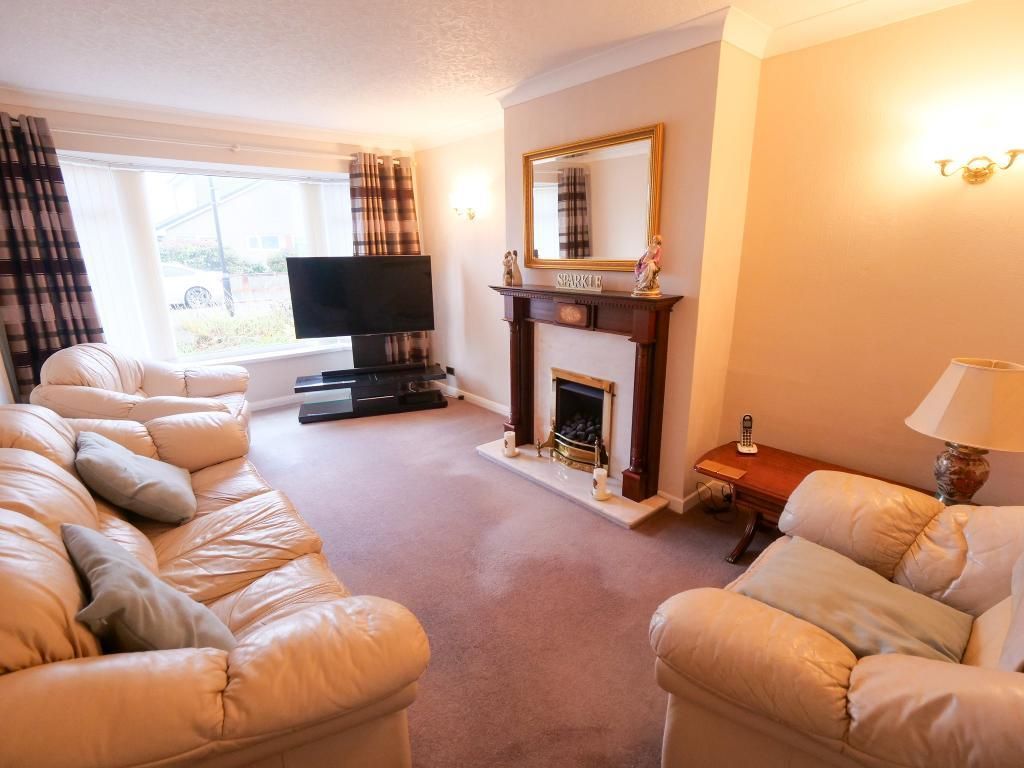 Property photo 2 of 11 Lounge